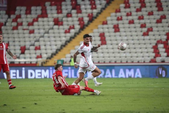 TRENDYOL 1. LİG: ANTALYASPOR: 1 - SİVASSPOR: 2