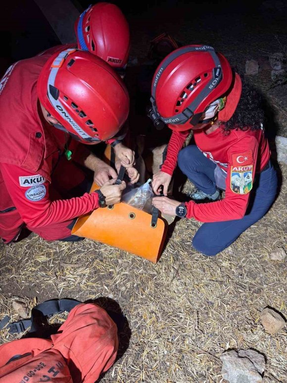 LİKYA YOLUNDA MAHSUR KALAN TURİST EKİPLERCE KURTARILDI