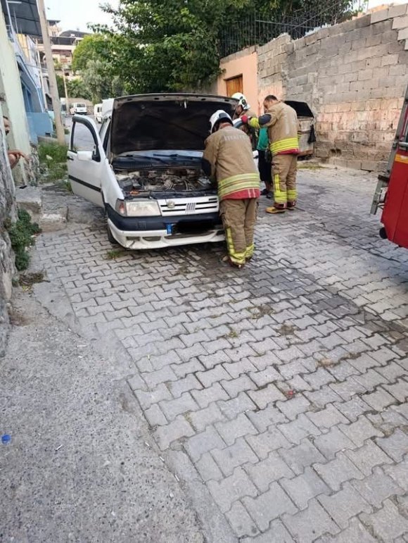 İSKENDERUN’DA OTOMOBİLDE YANGIN ÇIKTI