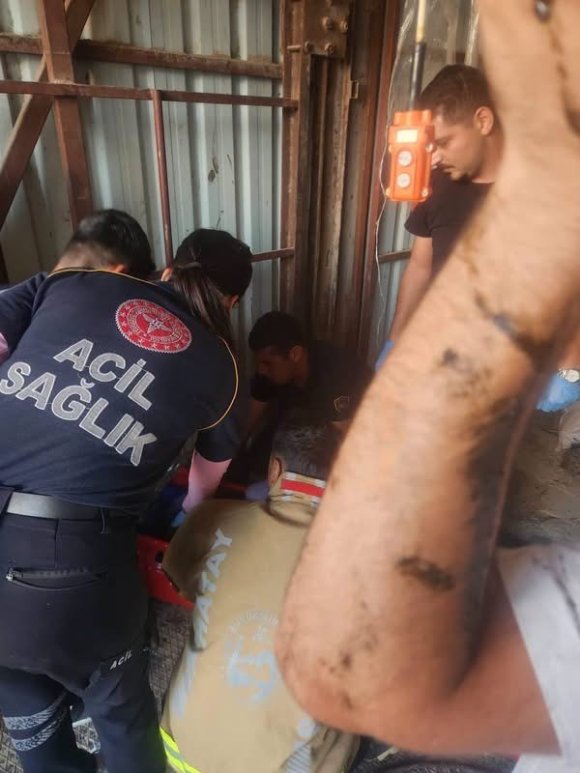 ANTAKYA’DA YÜK ASANSÖRÜ DÜŞTÜ: 1 YARALI