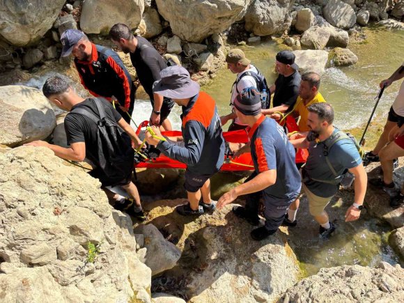 KAHRAMANMARAŞ’TA KANYONDA YARALANAN VATANDAŞ KURTARILDI