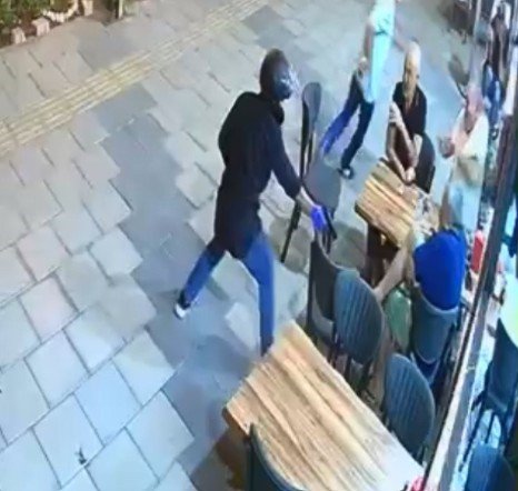 AYNI YERDE İKİNCİ SALDIRI: KASKLI ŞÜPHELİ İŞ YERİNE PEŞ PEŞE ATEŞ AÇTI