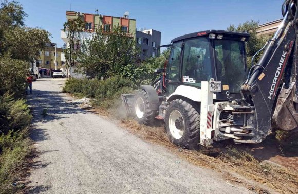 AKDENİZ’DE YOLLAR YENİLENİYOR, ULAŞIM GÜVENLİĞİ ARTIRILIYOR