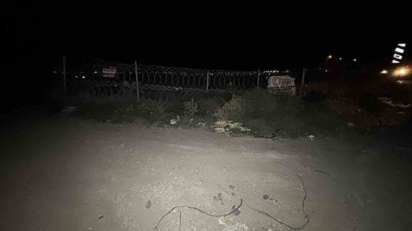 ADANA’DA YOL KENARINDA ERKEK CESEDİ BULUNDU