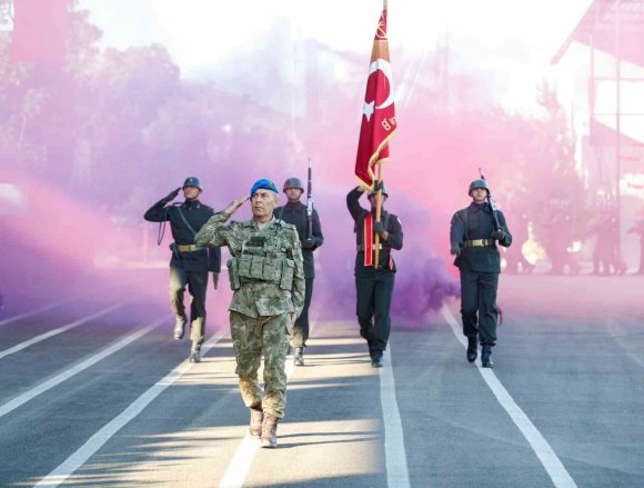 8’İNCİ KOMANDO TUGAY KOMUTANLIĞI’NDA SANCAK VE KOMUTA DEVİR TESLİM TÖRENİ DÜZENLENDİ