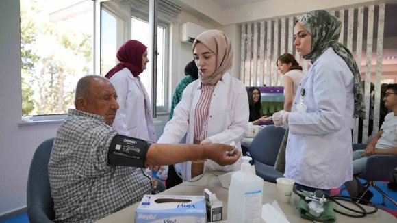 KAHRAMANMARAŞ’TA AKTİF YAŞAM MERKEZİ, HALK SAĞLIĞI HAFTASINDA SAĞLIK ÜSSÜ OLDU