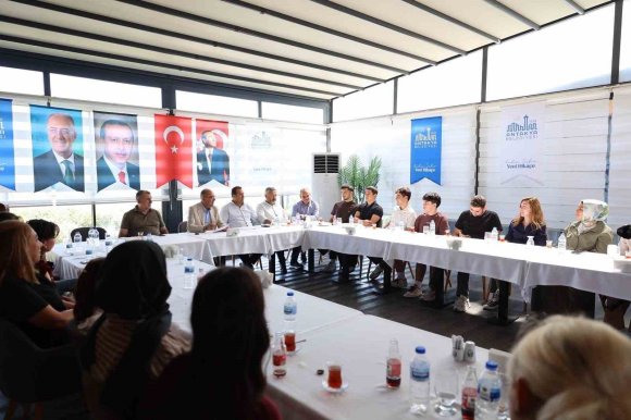 BAŞKAN İBRAHİM NACİ YAPAR, YKS’DE DERECEYE GİREN ÖĞRENCİLERLE BİR ARAYA GELDİ
