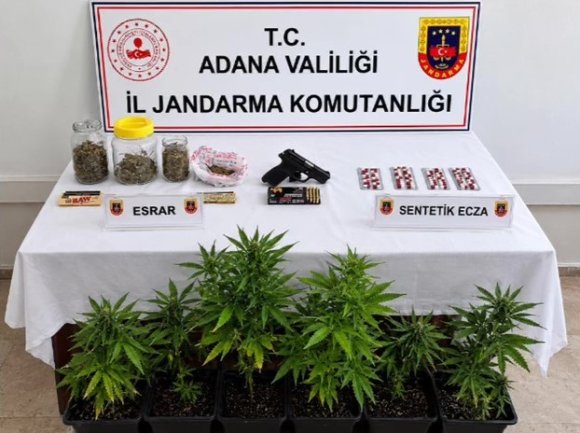 ADANA’DA 6 RUHSATIZ SİLAH ELE GEÇİRİLDİ