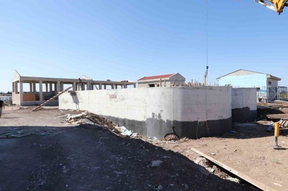 KUMLU’DA ATIK SU ARITMA TESİSİNİN YÜZDE 65’İ TAMAMLANDI