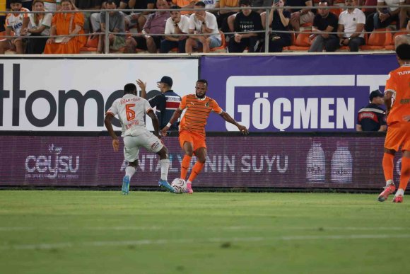 TRENDYOL SÜPER LİG: CORENDON ALANYASPOR: 0 - GÖZTEPE: 1 (İLK YARI)