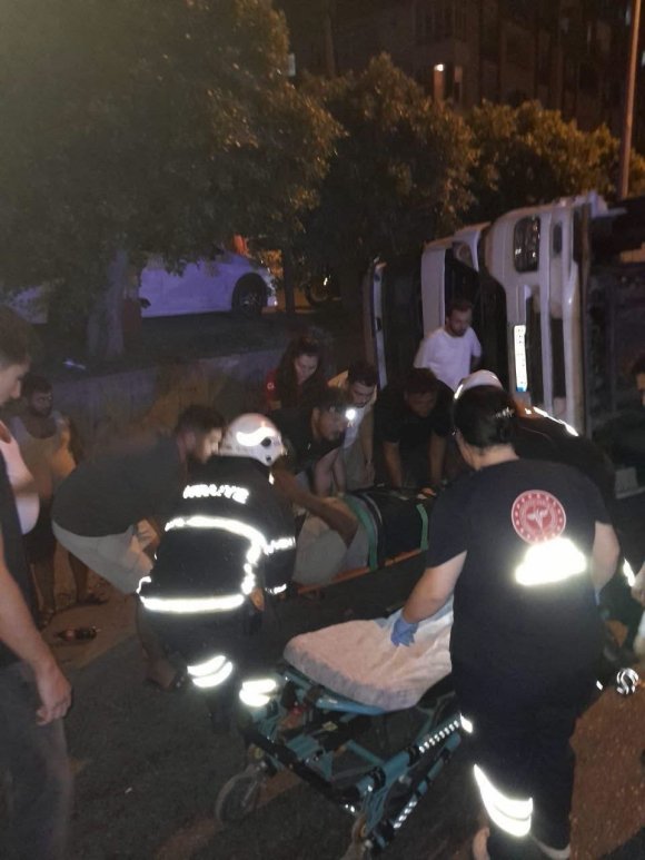 BELEN’DE DEVRİLEN KAMYONUN SÜRÜCÜSÜ YARALANDI