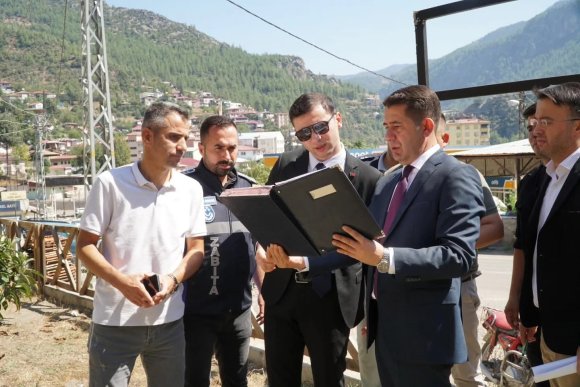 FEKE’DE PROJELER SAHADA DEĞERLENDİRİLDİ, ESNAFIN TALEPLERİ DİNLENDİ