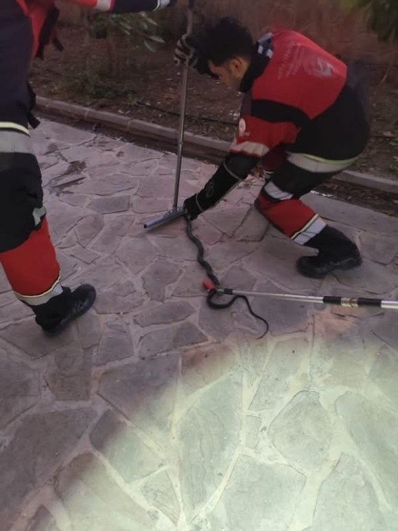 ANTAKYA VE REYHANLI’DA YERLEŞİM YERLERİNE GİREN YILANLAR YAKALANDI