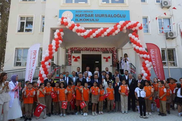 HATAY’DA İLK DERS ZİLİ ÇALDI, 360 BİN ÖĞRENCİ OKULLARA DÖNDÜ