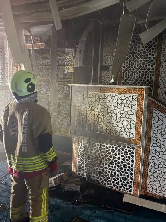 KIRIKHAN’DA CAMİDE YANGIN ÇIKTI
