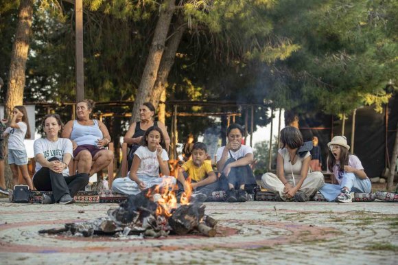 MERSİN’DE ANNE VE ÇOCUKLAR DOĞAYLA İÇ İÇE KAMP YAPTI