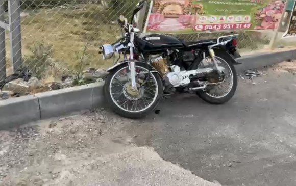 OSMANİYE’DE MOTOSİKLET İLE OTOMOBİL ÇARPIŞTI: 1 YARALI