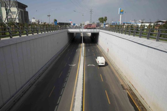 MERSİN’DE HAL KATLI KAVŞAĞI TRAFİĞİ RAHATLATTI, ESNAF MEMNUN KALDI