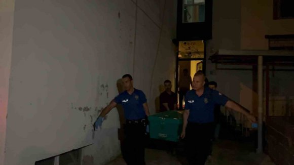 ADANA’DA AİLE FACİASI: BOŞANDIĞI EŞİNİ VE OĞLUNU SİLAHLA VURUP İNTİHAR ETTİ