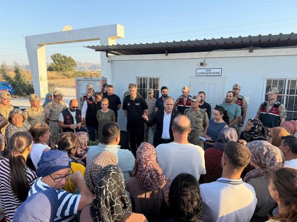 ANTAKYA’DA CANSUYU KONTEYNER KENTTE TAHLİYE SÜRECİ VATANDAŞLARA ANLATILDI