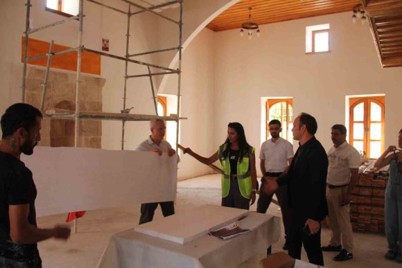 ERZİN’DE MUSTAFALI CAMİSİ’NİN RESTORASYON ÇALIŞMALARI SÜRÜYOR