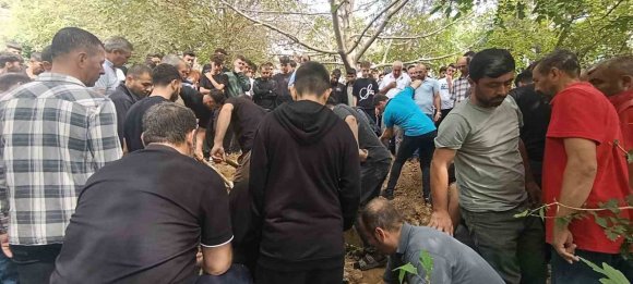 İŞ MAKİNASININ ÇARPMASI SONUCU HAYATINI KAYBEDEN GENÇ SON YOLCULUĞUNA UĞURLANDI