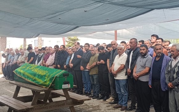 İŞ MAKİNASININ ÇARPMASI SONUCU HAYATINI KAYBEDEN GENÇ SON YOLCULUĞUNA UĞURLANDI