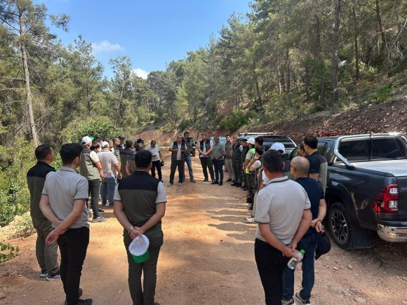 MERSİN’DE ORMAN YOLLARINDA YANGINA KARŞI GÜVENLİ HAT ÇALIŞMASI