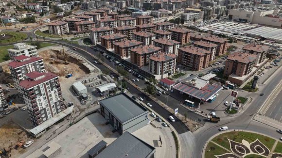 KAHRAMANMARAŞ’TA ASFALT MESAİSİ SÜRÜYOR