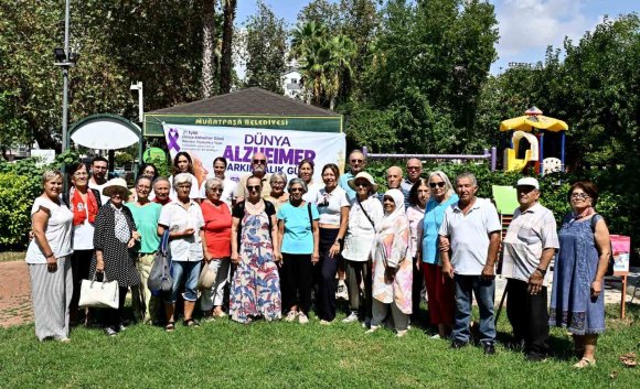 MURATPAŞA, ALZAYMIR FARKINDALIĞI İÇİN YAŞLI EVLERİNDE BULUŞTU