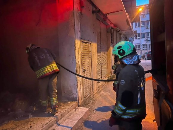 ANTAKYA’DA METRUK İŞ YERİNDE YANGIN ÇIKTI