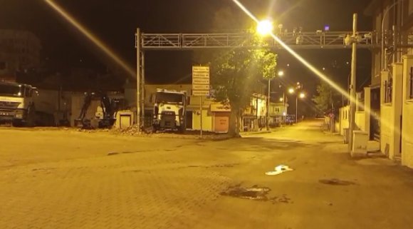 ADANA’DA DEPREM "UYUYORDUK, BEŞİK GİBİ SALLANDIK"