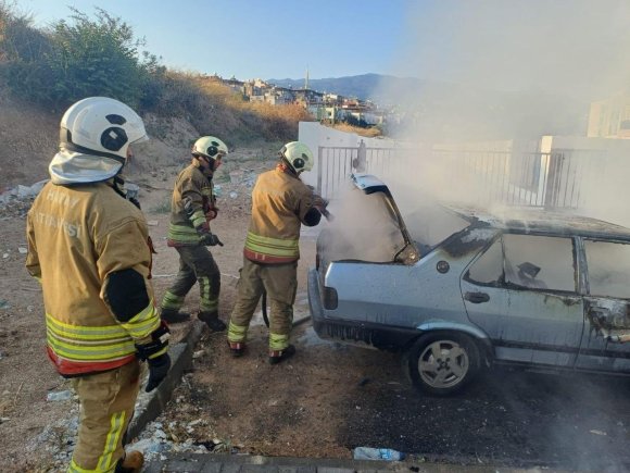 İSKENDERUN’DA TOFAŞ ALEVLERE TESLİM OLDU