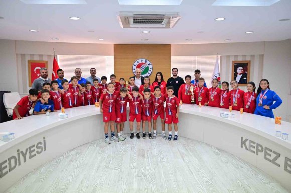 KOCAGÖZ, GENÇ ŞAMPİYONLARI AĞIRLADI