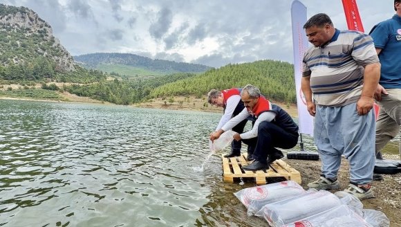 MERSİN’DE 17 GÖL VE GÖLETE 347 BİN YAVRU SAZAN BIRAKILDI
