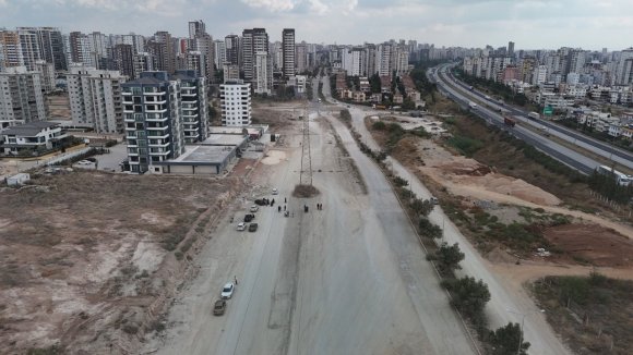 YAPIMI BİR TÜRLÜ TAMAMLANMAYAN BULVAR MAHALLELİYİ İSYAN ETTİRDİ