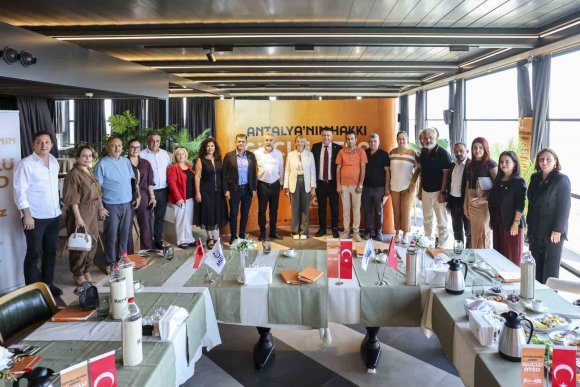 ATSO BAŞKAN ADAYI HATİCE ÖZ: "ATSO İŞİNİZİ BÜYÜTECEK"