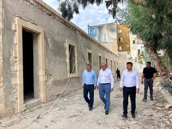İSKENDERUN LİSESİ’NDE RESTORASYON ÇALIŞMALARI SÜRÜYOR