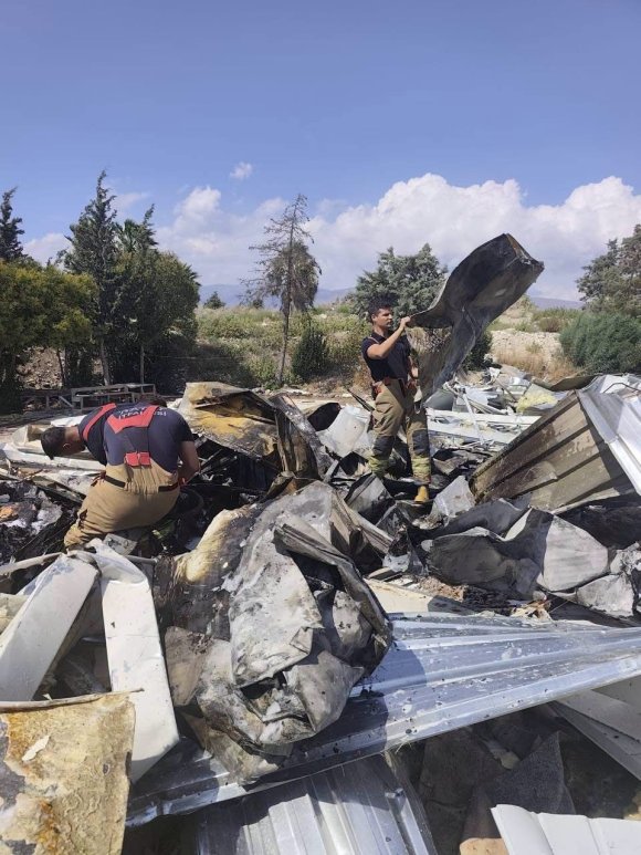 ANTAKYA’DA HURDALIK ALANDAN ALEVLER YÜKSELDİ