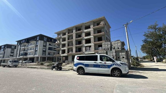 BURDUR’DA İNŞAATTA ÇALIŞAN ÇATI USTASI HAYATINI KAYBETTİ