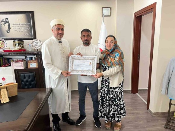 MACARİSTANLI SZİLVİA İSLAMİYET’İ SEÇEREK "HASRET" ADINI ALDI