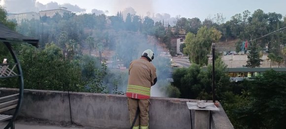 KIRIKHAN’DA BAHÇE YANGINI BÜYÜMEDEN SÖNDÜRÜLDÜ