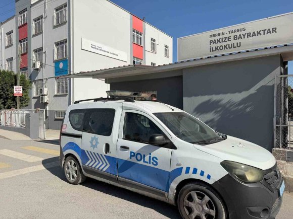 TARSUS’TA 1. SINIF ÖĞRENCİSİNİN ÇANTASINDAN TABANCA ÇIKTI