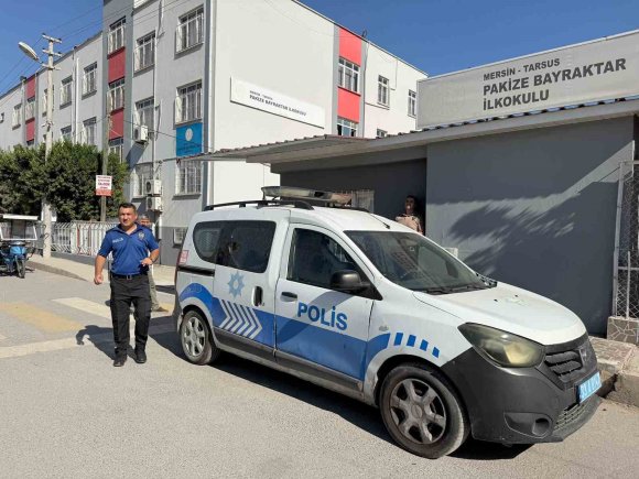 TARSUS’TA 1. SINIF ÖĞRENCİSİNİN ÇANTASINDAN TABANCA ÇIKTI