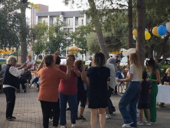 EYLÜL AYINDA DOĞAN HUZUREVİ SAKİNLERİNİN DOĞUM GÜNÜ KUTLANDI