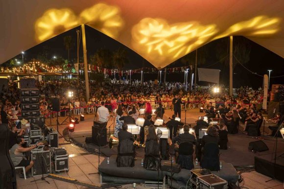 MERSİN KENT ORKESTRASI YENİ SANAT SEZONUNU YAKAMOZ EŞLİĞİNDE AÇTI