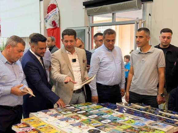 FEKE’DE KİTAP VE KÜLTÜR BULUŞMASI YOĞUN İLGİ GÖRDÜ