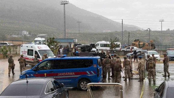 YEĞENİ TARAFINDAN ÖĞRETMENİN ÖLDÜRÜLDÜĞÜ SALDIRIDA, SİLAH SESLERİNİ DUYUP OKULA KOŞANLAR YAŞANANLARI ANLATTI