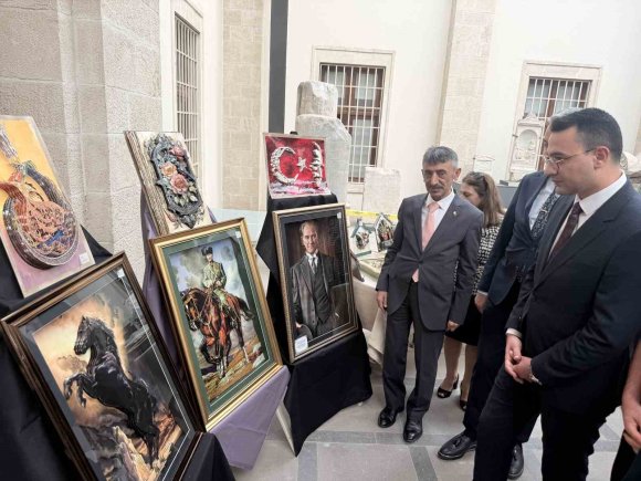 TARSUS’TA HÜKÜMLÜLERİN EL EMEĞİ ESERLERİ SERGİLENDİ