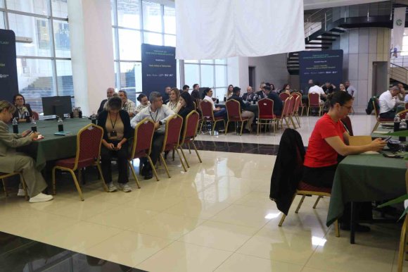 ADANA’DA SIFIR ATIK VE İKLİM DEĞİŞİKLİĞİ MASAYA YATIRILDI